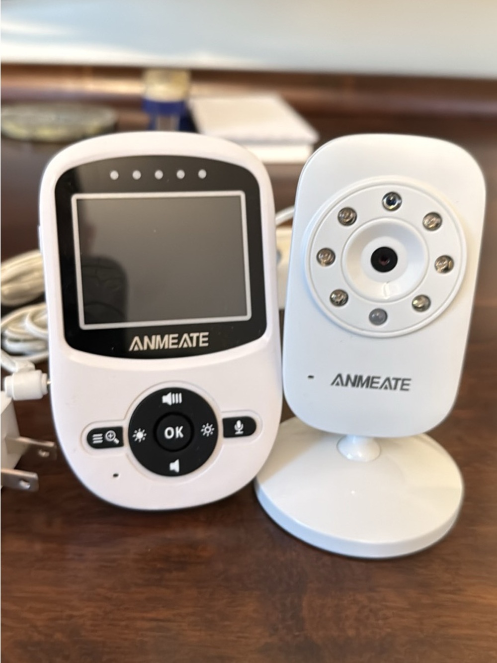White Baby Monitor with Camera and Screen